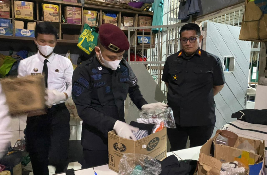 ﻿Razia Dadakan Tengah Malam di Rutan Tanjung, Cegah Gangguan Keamanan dan Peredaran Barang Terlarang